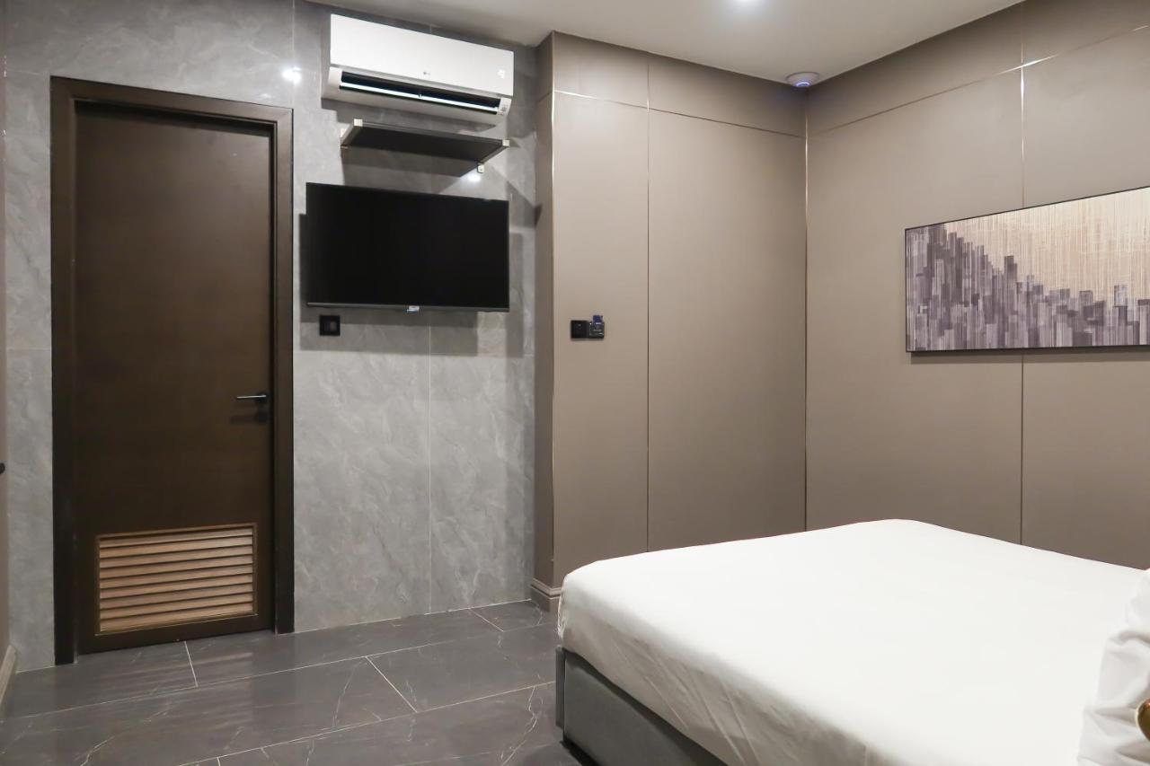 Recharge Studio Apartment & Suites Singapura Luaran gambar