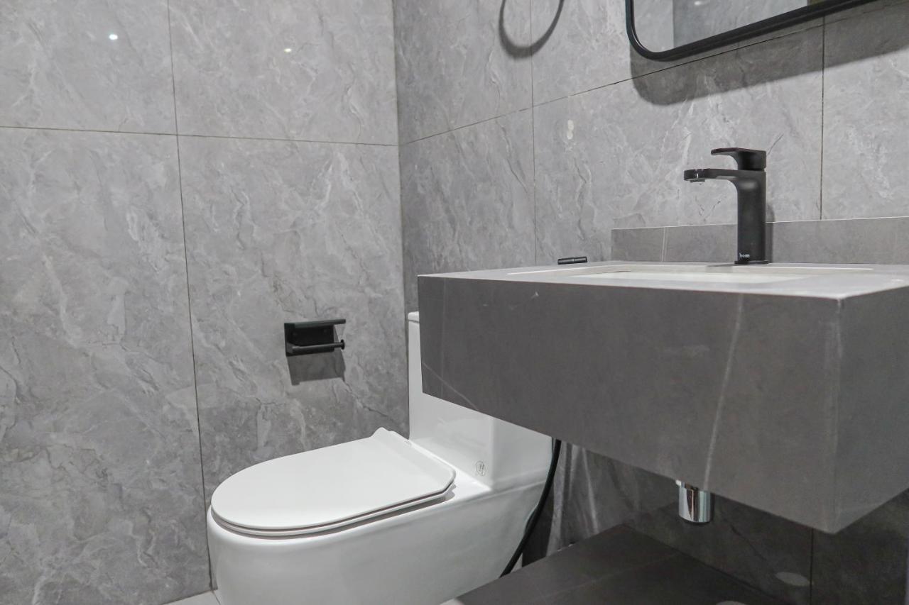 Recharge Studio Apartment & Suites Singapura Luaran gambar
